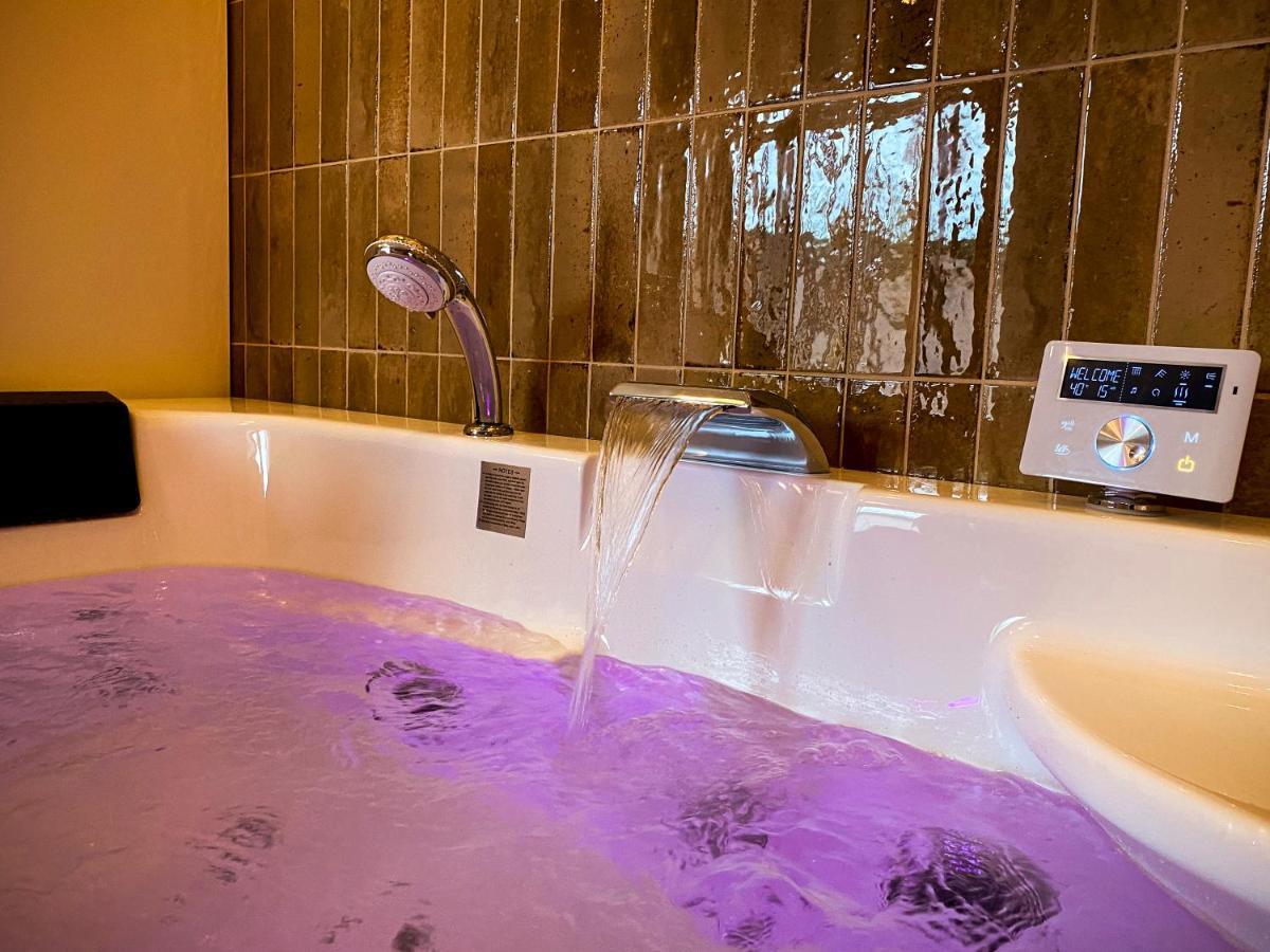 Love Room Suite Bali - Auray En Bretagne Brech 외부 사진