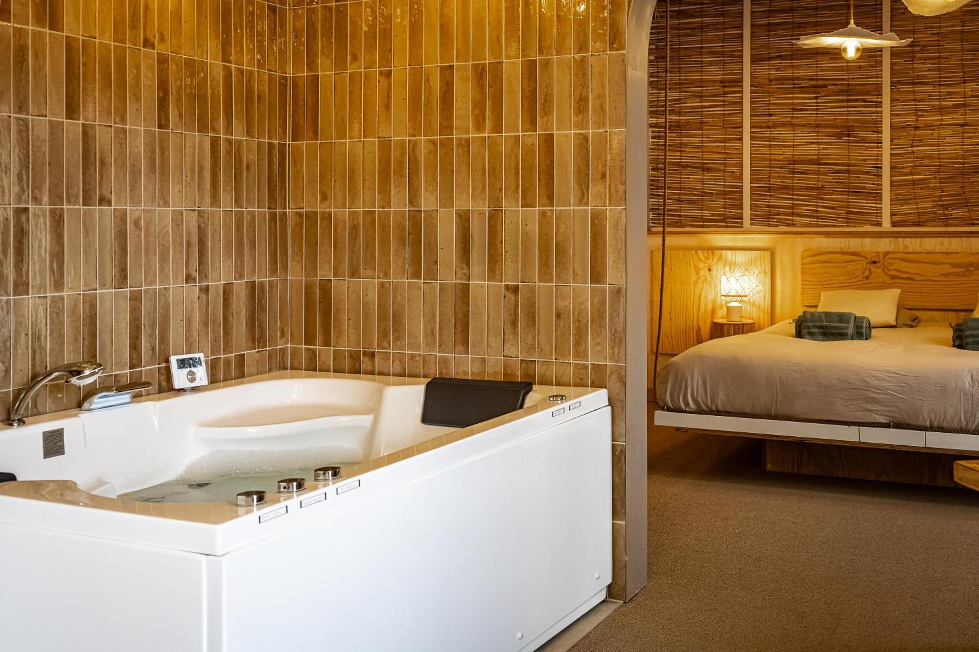 Love Room Suite Bali - Auray En Bretagne Brech 외부 사진